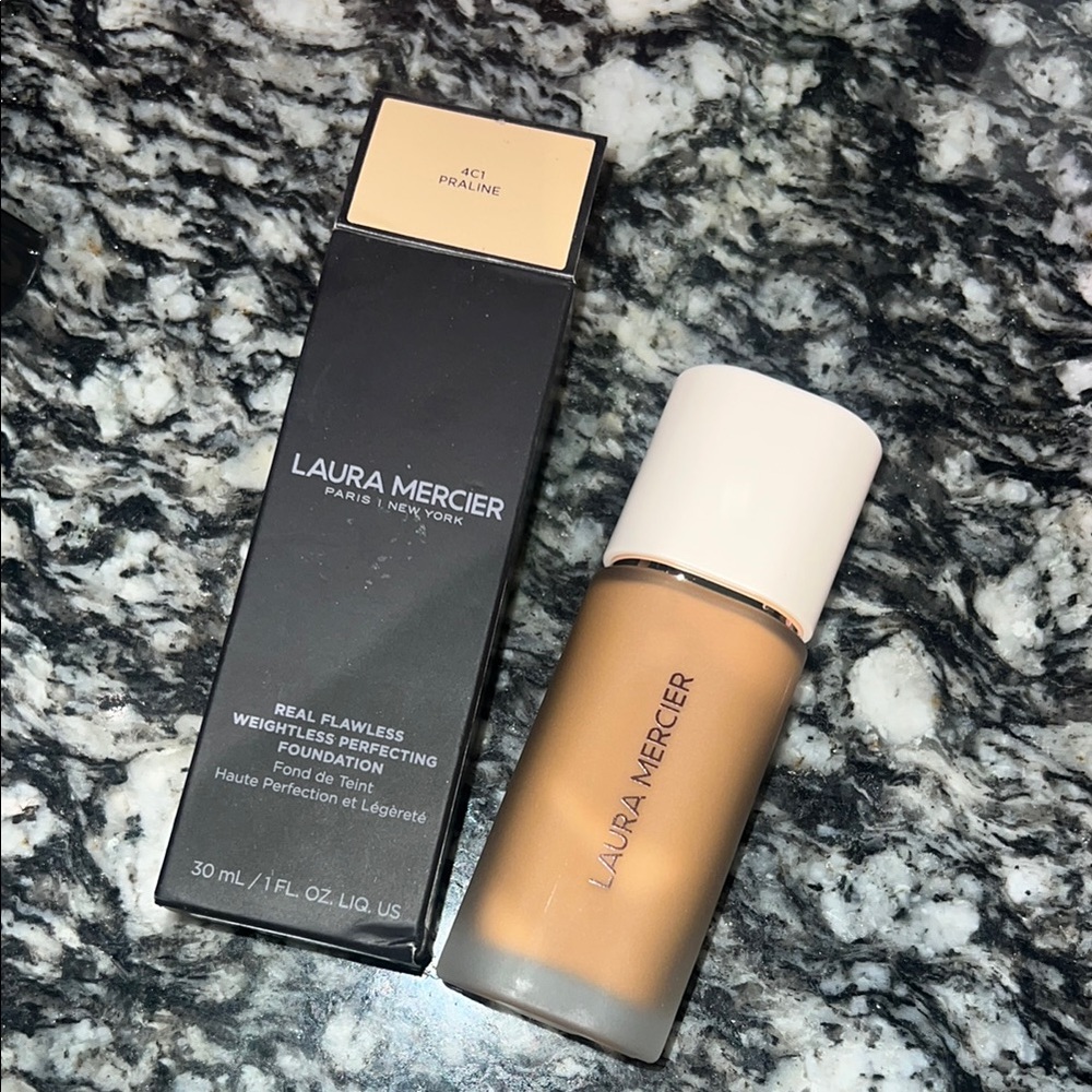 Laura Mercier Real Flawless Weightless Foundation - Praline